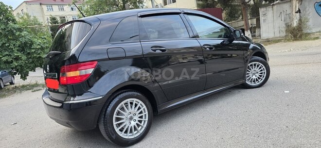 Mercedes B 180-17