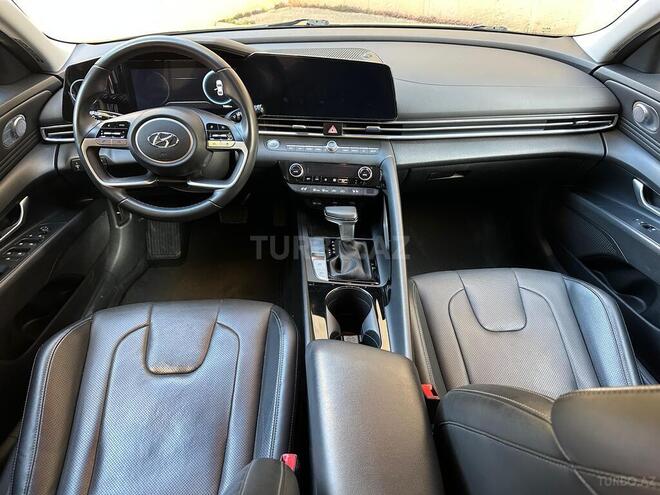 Hyundai Elantra-12