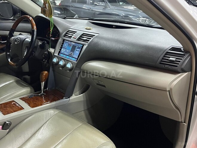 Toyota Camry-12