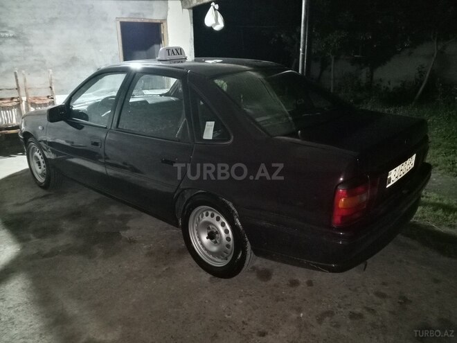Opel Vectra-4