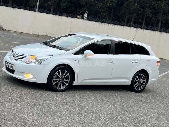 Toyota Avensis-13