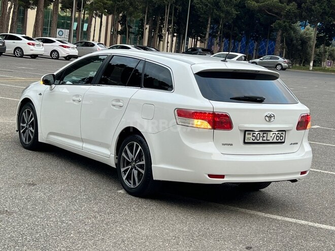 Toyota Avensis-14