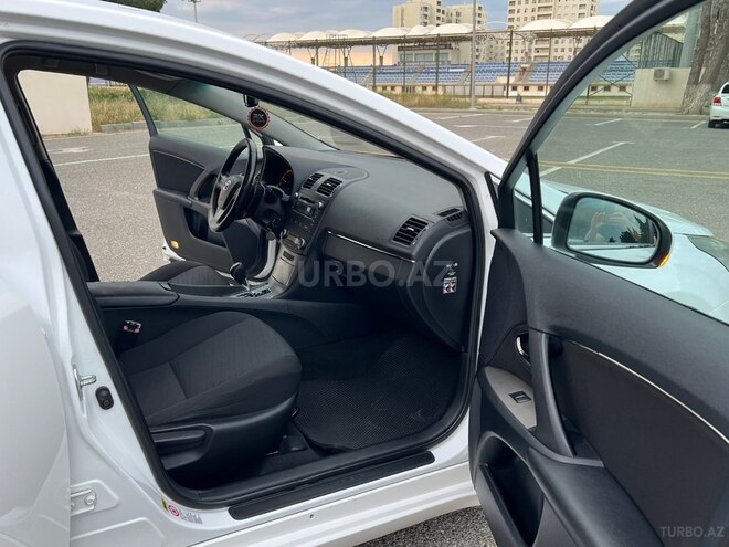Toyota Avensis-17