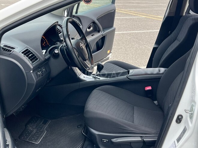Toyota Avensis-16