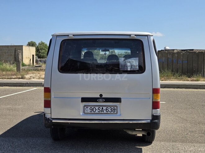 Ford Transit-4