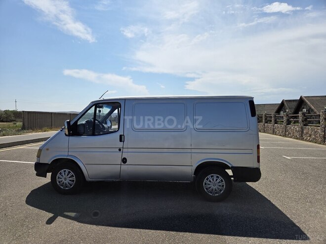 Ford Transit-5