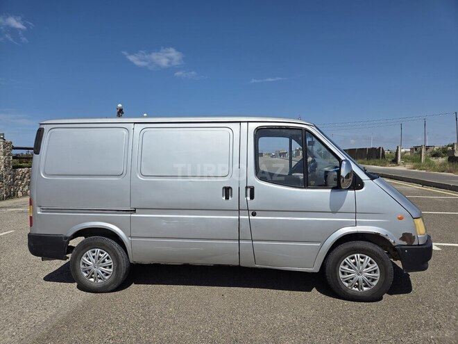 Ford Transit-7