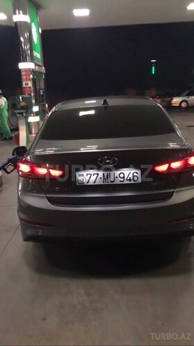 Hyundai Elantra-3
