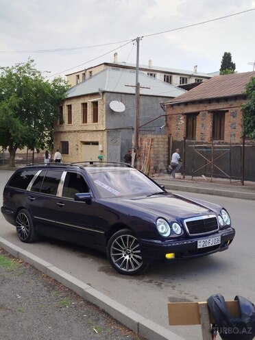 Mercedes E 200-1