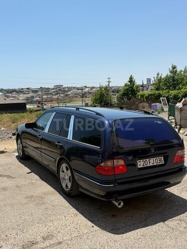 Mercedes E 200-2