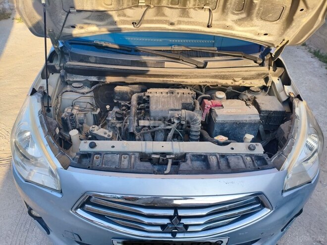 Mitsubishi Attrage-5