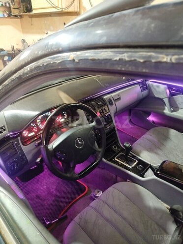 Mercedes E 200-5