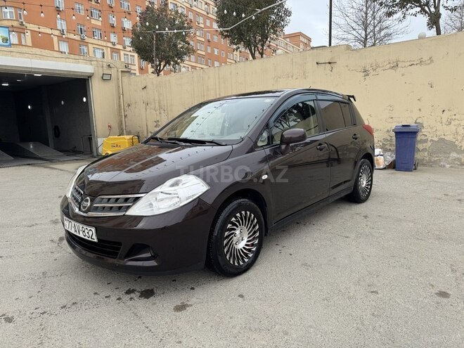 Nissan Tiida-1