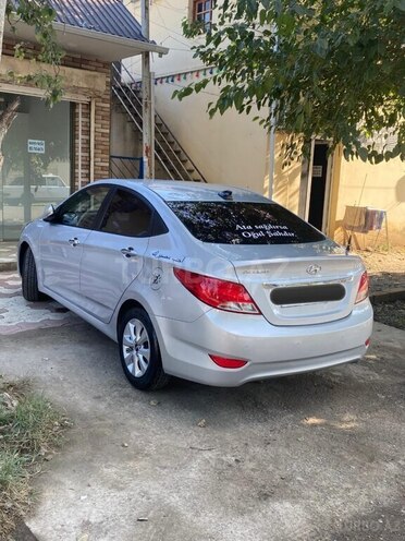 Hyundai Accent-2