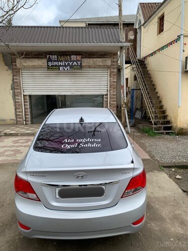 Hyundai Accent-5