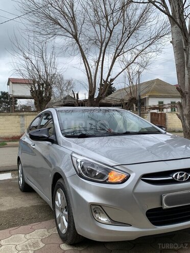 Hyundai Accent-4