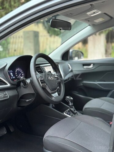 Hyundai Accent-10