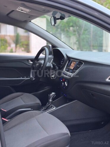 Hyundai Accent-8