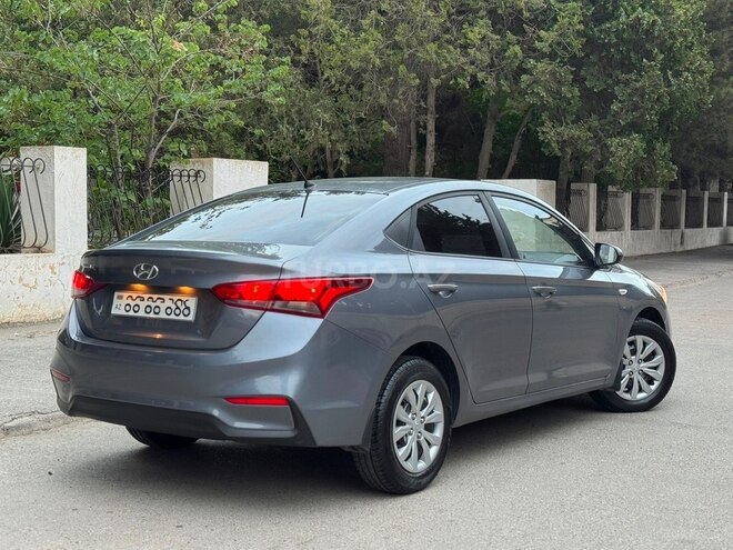 Hyundai Accent-4
