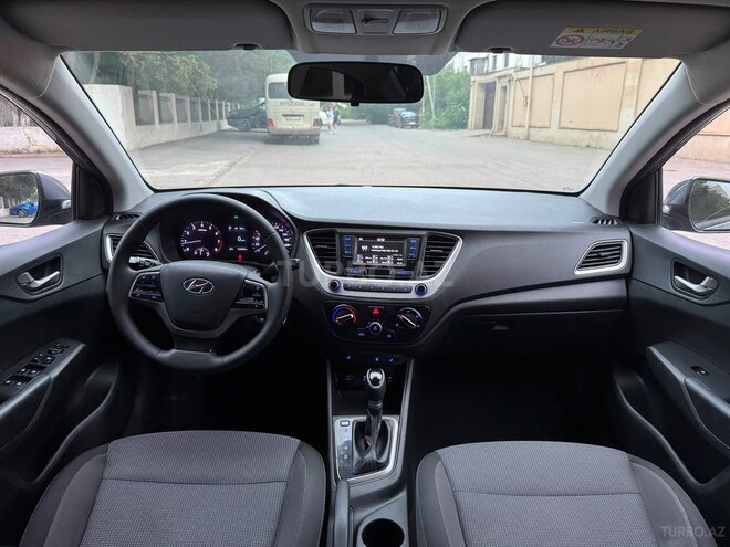 Hyundai Accent-9
