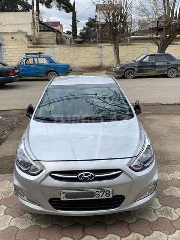 Hyundai Accent-1