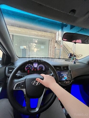Hyundai Accent-7