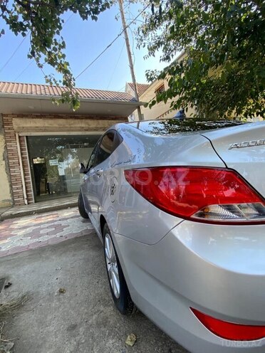 Hyundai Accent-8