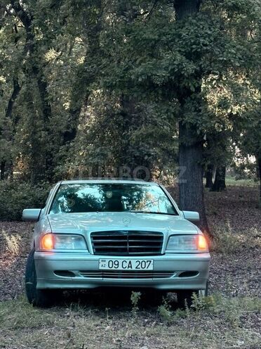 Mercedes C 200-1