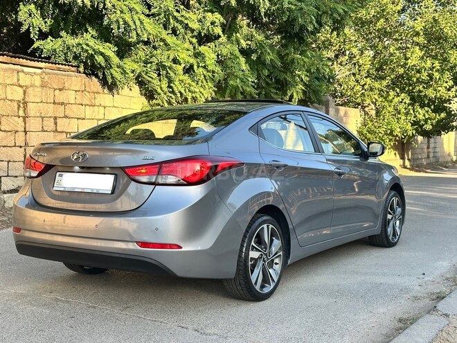 Hyundai Elantra-4