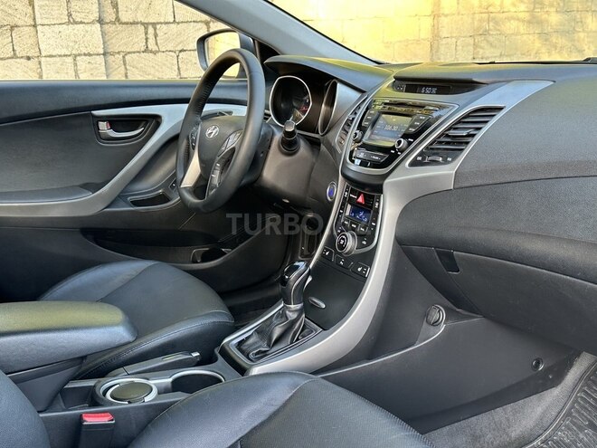 Hyundai Elantra-7