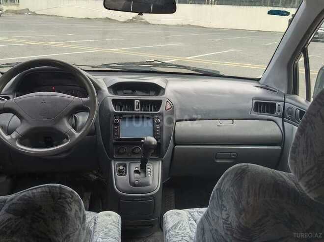 Mitsubishi Chariot Grandis-11