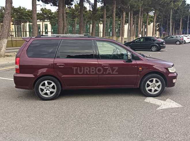 Mitsubishi Chariot Grandis-6