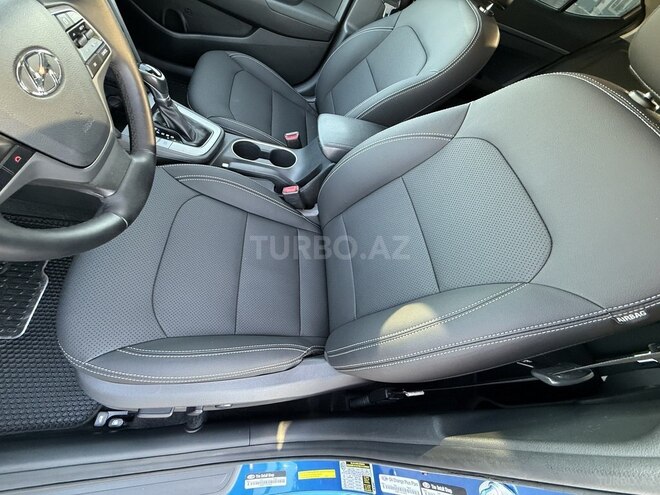 Hyundai Elantra-13