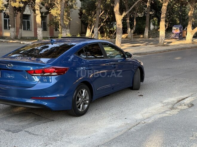 Hyundai Elantra-10