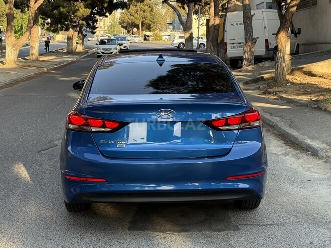 Hyundai Elantra-8