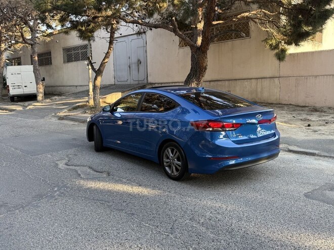 Hyundai Elantra-9