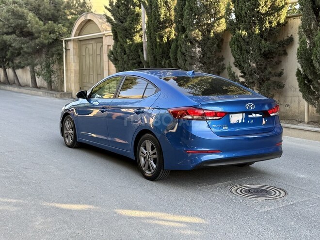 Hyundai Elantra-4