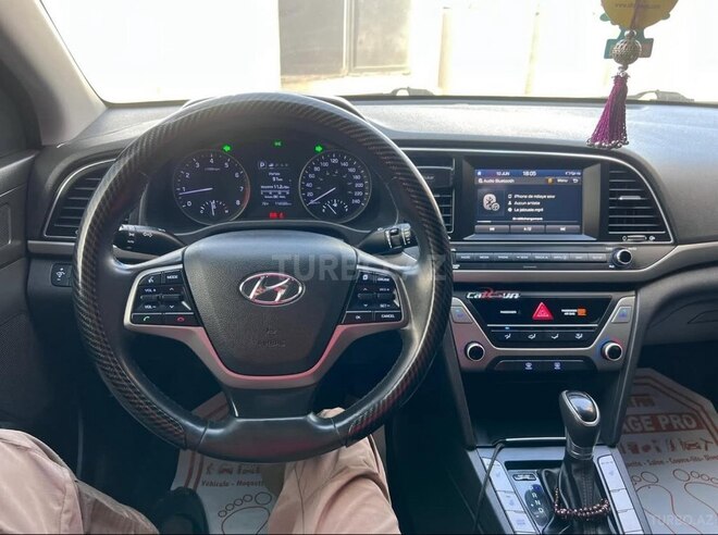Hyundai Elantra-4