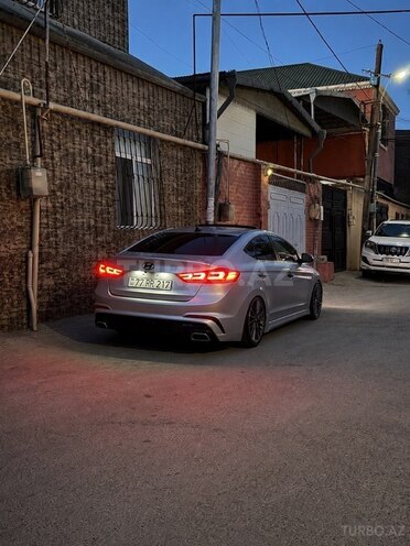 Hyundai Elantra-16