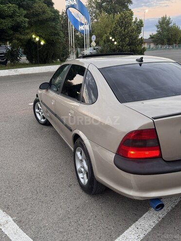 Opel Vectra-4