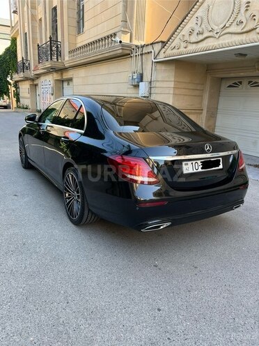 Mercedes E 220 d-4