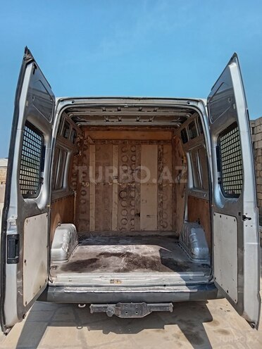 Ford Transit-12