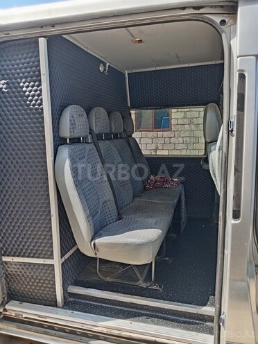 Ford Transit-9