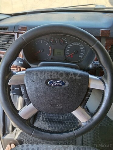 Ford Transit-17