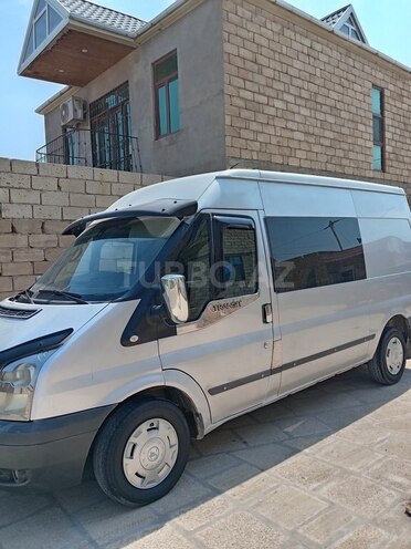 Ford Transit-13