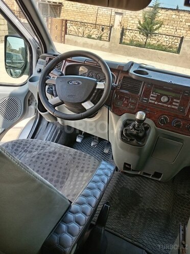 Ford Transit-19