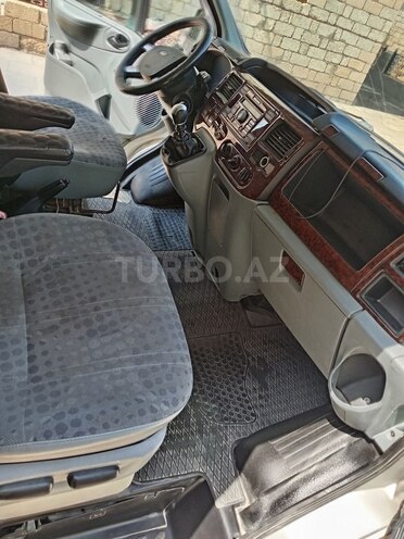 Ford Transit-10