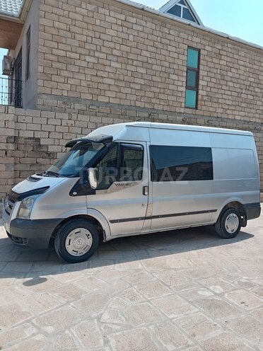 Ford Transit-4