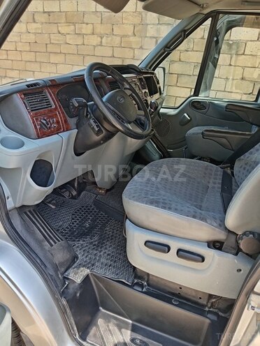 Ford Transit-20