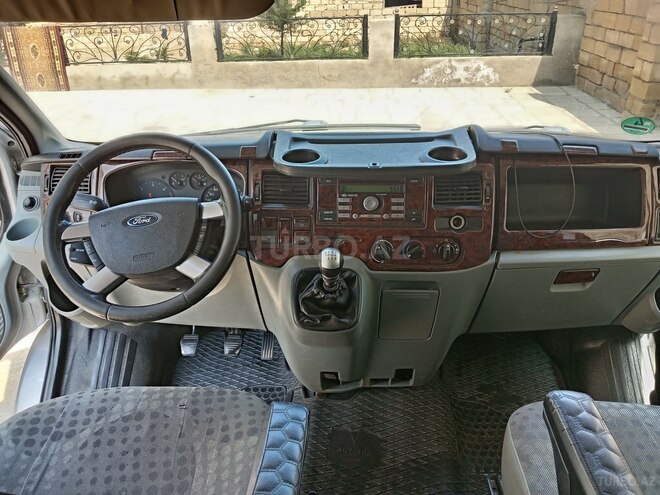 Ford Transit-18